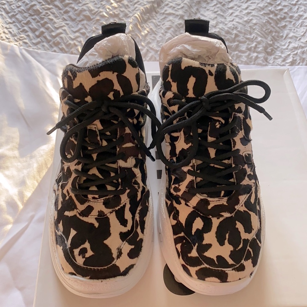 Leopard print sneakers.Size 7 1/2. 7.5.